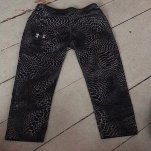 Under armor cropped legging (spandex)